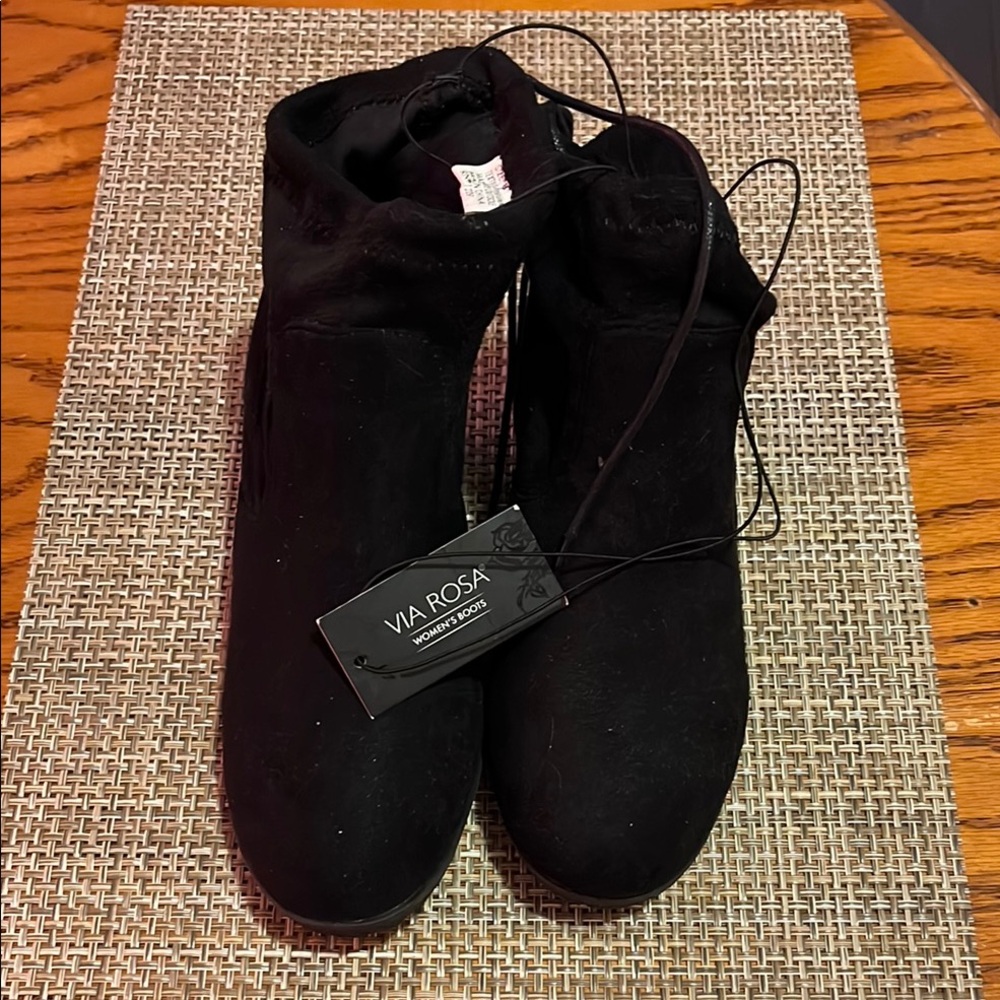 Via Rosa Women's Black Ankle Boots
